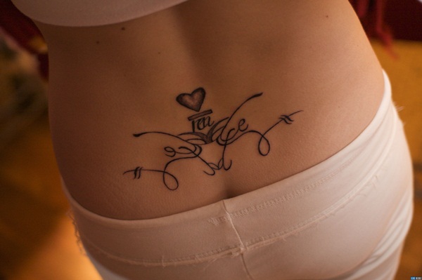 Sexy Lower Back Tattoo Designs For Girls (28)