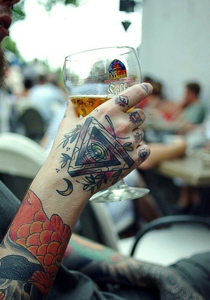 Creative Hand Tattoo Designs in Vogue (29)